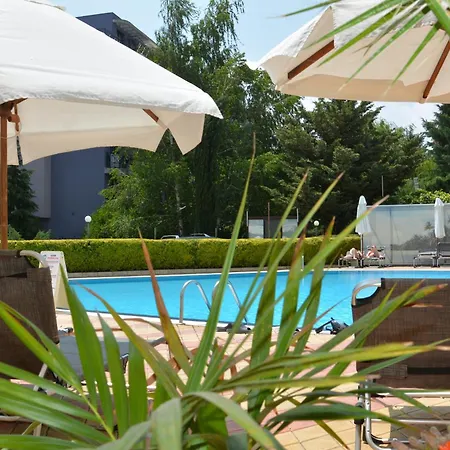 Rainbow 1 Complex Apartmanhotel 3*